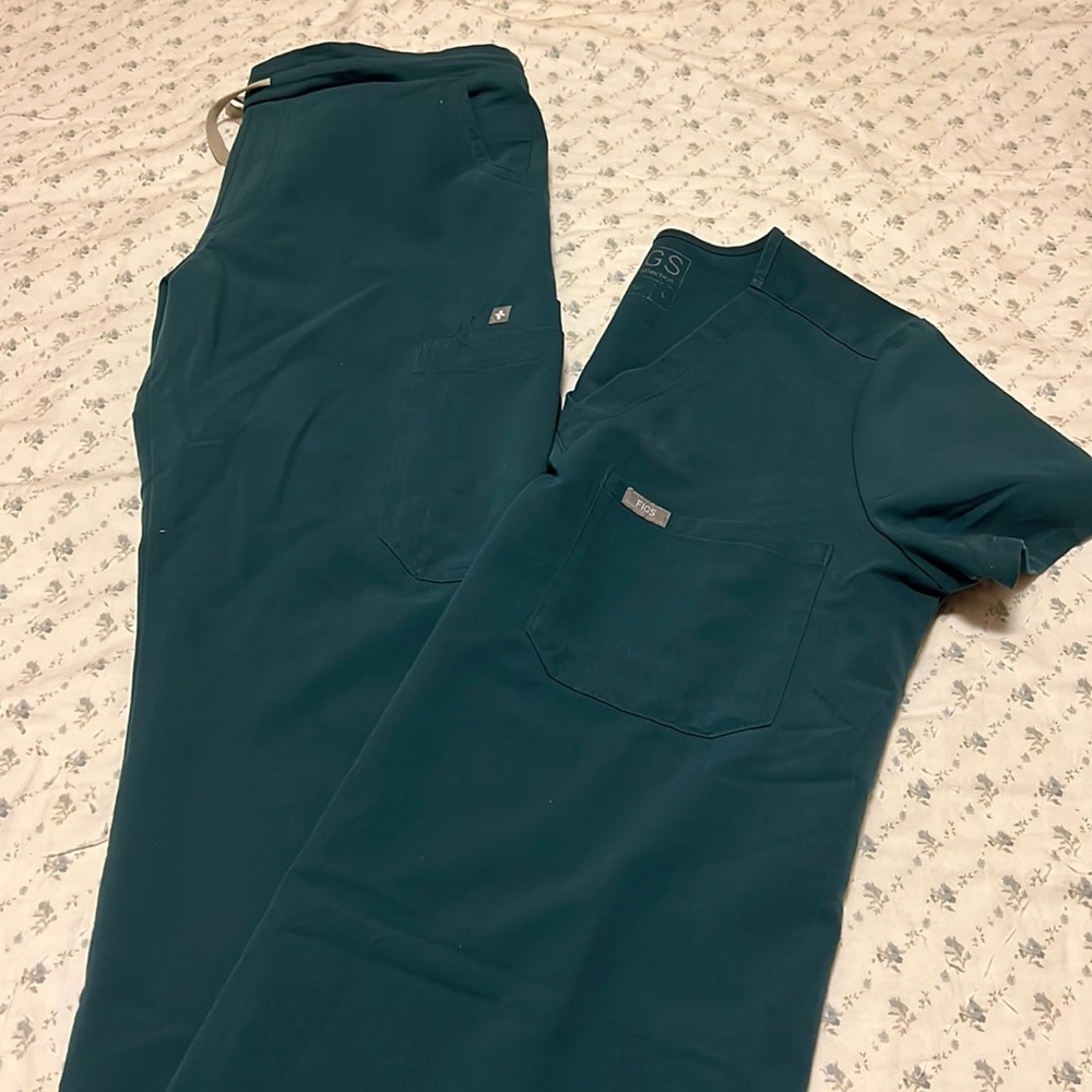 FIGS SCRUB SET